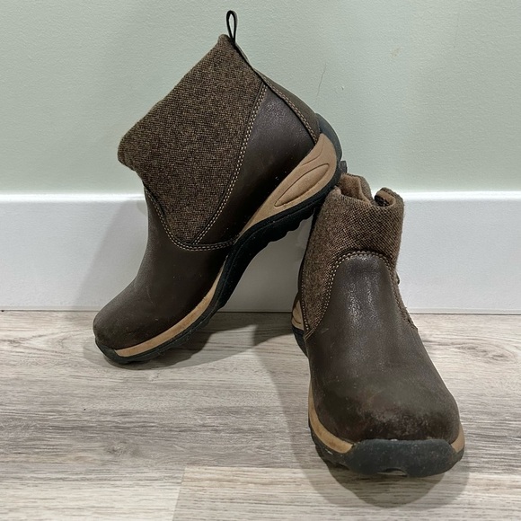 Eastland Betty Side Zip Ankle Boots Brown Faux Leather Canvas Booties Size 7 M - Picture 1 of 9